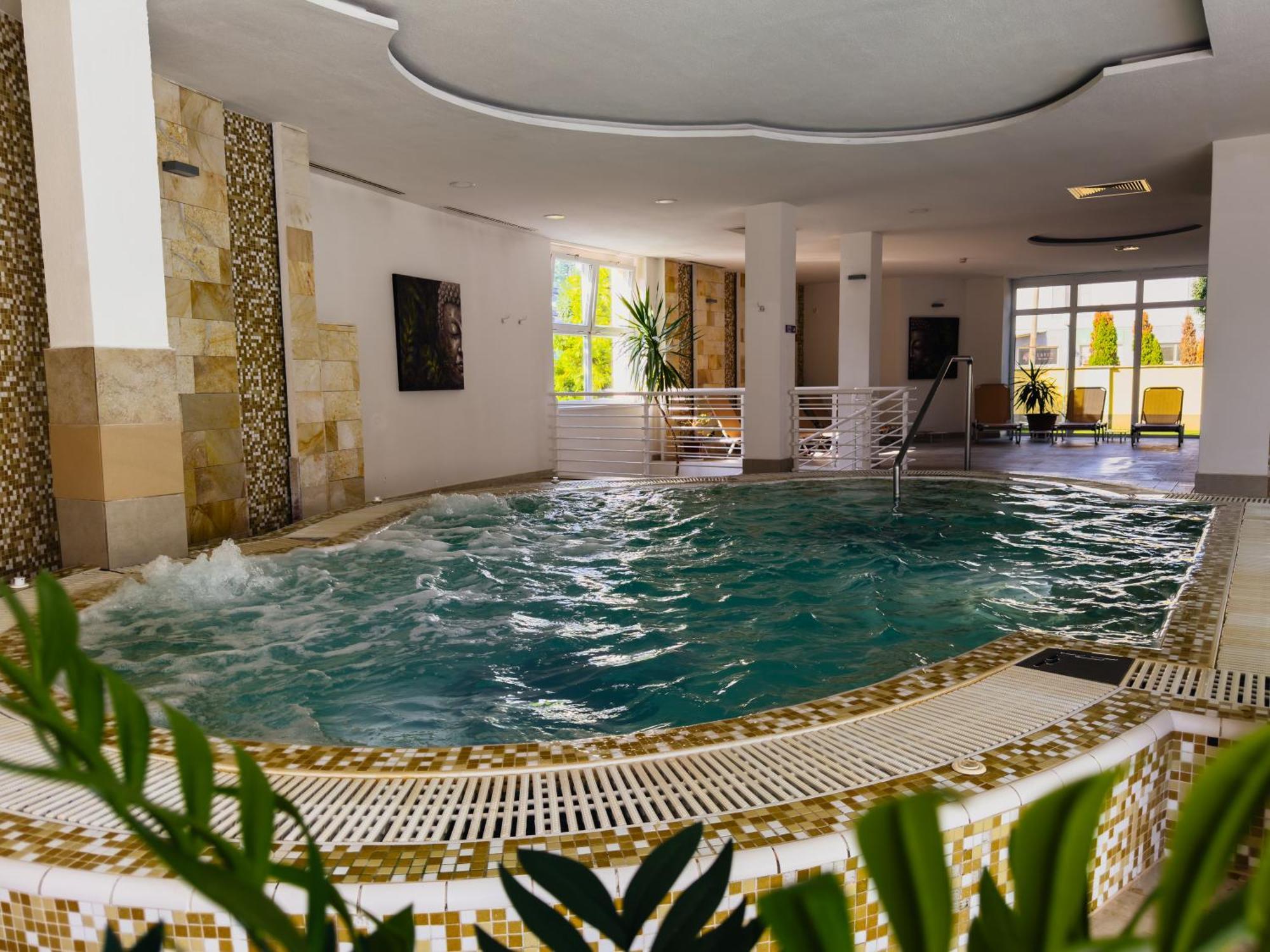 Aurora Hotel 4*