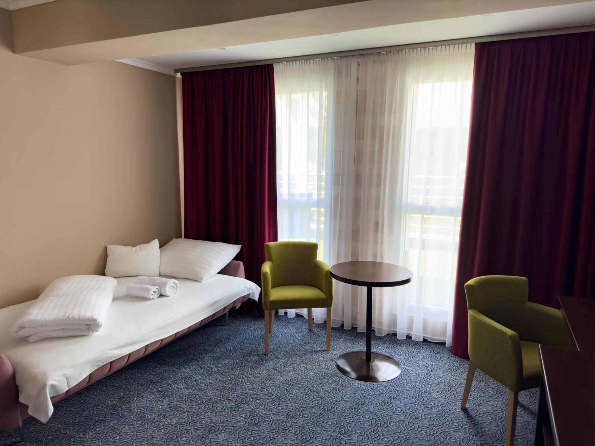 Aurora 4*