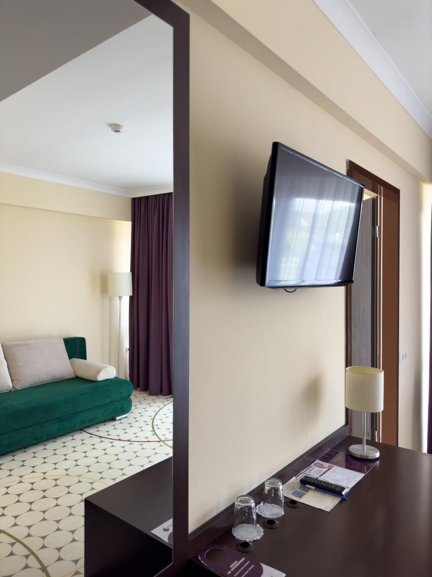 Aurora Hotel 4*